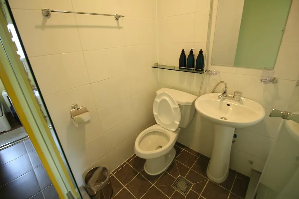 Hostel 24 Guesthouse Sinchon Avenue Seoul South Korea